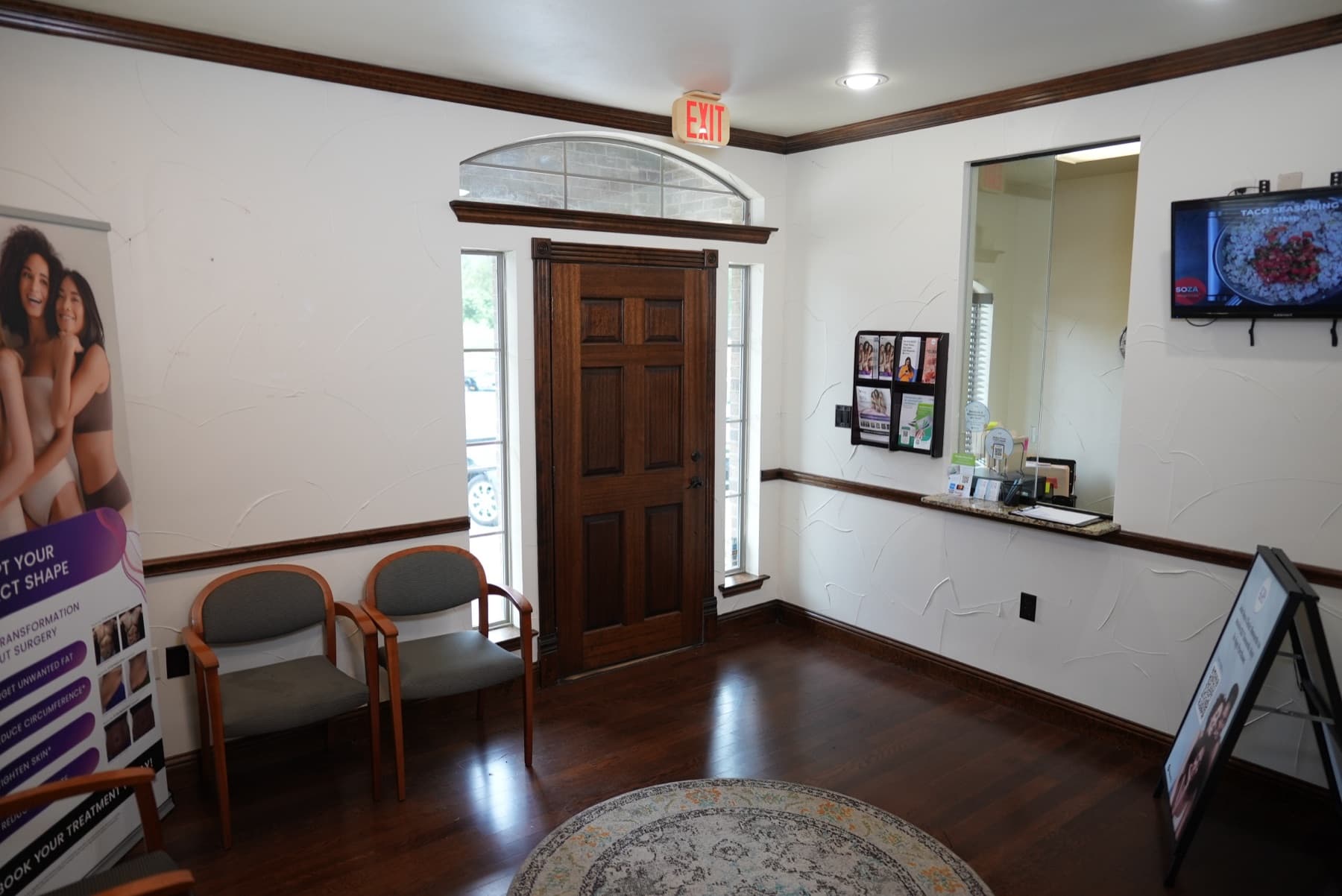 The front entry and reception window at the Soza Clinic Bedford location